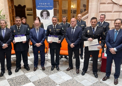 El Alcalde de Antequera asiste a la entrega de la tercera edición de los Premios Juan Manuel Gómez Serrano que reconocen el buen hacer de los profesionales que cuidan de la seguridad y protección ciudadana en la ciudad