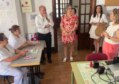 El Alcalde visita el Complejo  Educacional de El Henchidero  comprobando el devenir y  desarrollo de las dos escuelas  taller iniciadas en junio