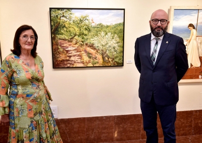 La sala de exposiciones Antonio Montiel del Ayuntamiento de Antequera acoge hasta el 29 de septiembre una exposición retrospectiva de la artista Pilar Anarte
