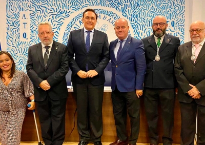 El Alcalde de Antequera y el Consejero de Universidad presiden el solemne acto de apertura del curso académico 2023/2024 en la Real Academia de Nobles Artes