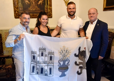 El siete veces campeón del mundo de kettlebell, José Antonio Cuenca, recibido por el Alcalde de Antequera