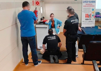 El Ayuntamiento facilita la formación mediante nuevos cursos a agentes  de Policía Local y voluntarios  de Protección Civil de Antequera