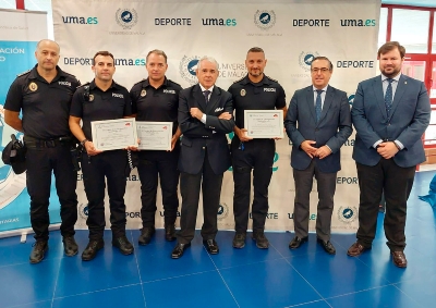 Tres agentes de la Policía Local de Antequera, reconocidos por la Empresa Pública de Emergencias Sanitarias por su diligente actuación a la hora de reanimar a un viandante en parada cardiorrespiratoria