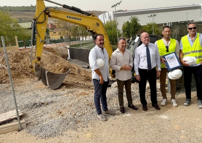 El alcalde Manolo Barón y el teniente de alcalde Juan Rosas visitan las obras de remodelación y mejora del Complejo Deportivo de El Maulí