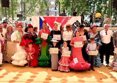 El Paseo Real de Antequera volvió a vestir sus mejores luces para acoger el X Concurso de Trajes de Flamenca y de Corto dentro de la Real Feria de Agosto 2025
