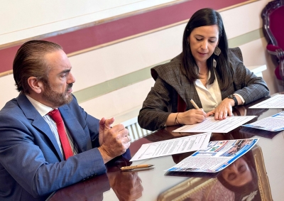 El Ayuntamiento de Antequera acoge la firma del acuerdo comercial entre Ciudades Medias y la agencia mayorista Españavisión