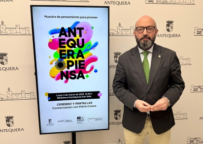Antequera impulsa el pensamiento joven con la charla ‘Cerebro y Pantallas’ de la reconocida especialista María Couso