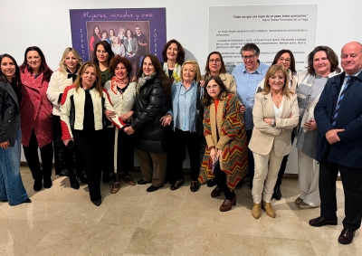 Inaugurada la exposición 'Mujeres, Miradas y Voz' recogiendo 42 obras fotográficas de mujeres socias de AFA en el marco del Día Internacional de la Mujer
