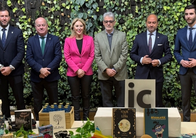 El Alcalde de Antequera y la Consejera de Economía visitan la sede del grupo IC Editorial como empresa beneficiada por los incentivos del programa Andalucía TRADE