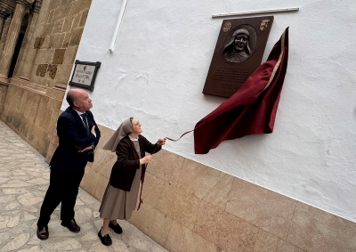 Inaugurada una placa conmemorativa del tiempo jubilar concedido a las Franciscanas de los Sagrados Corazones por el 125 aniversario del 'Dies Natalis' de la beata Madre Carmen
