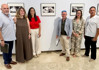 La exposición fotográfica 'Duets' de Juanjo Martín ofrece más de medio centenar de fotografías configuradas en una mirada dual y reflexiva que podrá visitarse hasta el 28 de julio