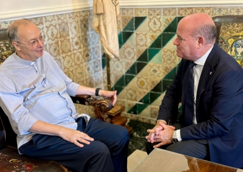 Marco Frisina visita el Ayuntamiento de Antequera antes del gran concierto que ofrecerá este viernes en la Colegiata de Santa Marí...