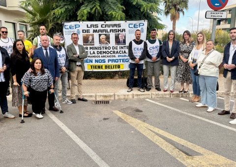 El Alcalde de Antequera muestra su apoyo a los agentes de la Policía Nacional en la concentración de la Confederación Española de ...