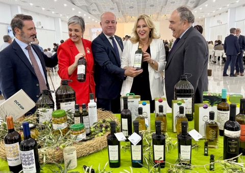 Manolo Barón ensalza el liderazgo y la calidad del sector oleícola andaluz durante la entrega de los XXIX Premios DCOOP a la Calid...