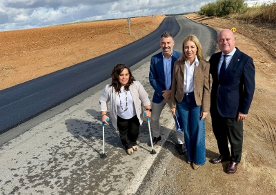 La Diputación de Málaga invierte 289.000 euros en el asfaltado de la carretera entre el Centro Logístico de Antequera y Cartaojal