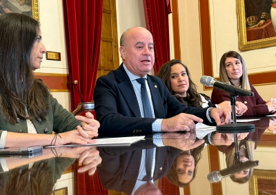 El alcalde Manolo Barón confirma la inversión de 264.130 euros de la Junta para mejorar el confort térmico en 18 centros educativos públicos de Antequera