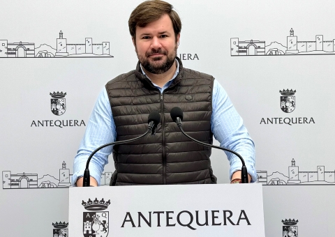 Nueva apuesta por el empleo en Antequera con la convocatoria de ocho nuevas plazas: cuatro de auxiliar administrativo y cuatro de ...