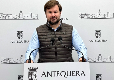 Nueva apuesta por el empleo en Antequera con la convocatoria de ocho nuevas plazas: cuatro de auxiliar administrativo y cuatro de conserje