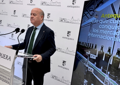 El alcalde de Antequera denuncia la pasividad del Gobierno de España ante las amenazas comerciales que vuelven a poner en riesgo a...