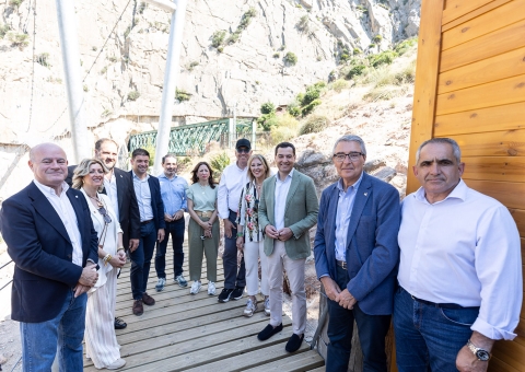 El Alcalde de Antequera participa en la inauguración del nuevo puente colgante del Caminito del Rey, el más largo de España de est...