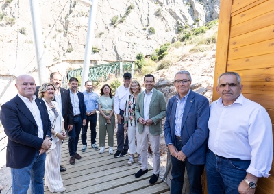 El Alcalde de Antequera participa en la inauguración del nuevo puente colgante del Caminito del Rey, el más largo de España de estas características