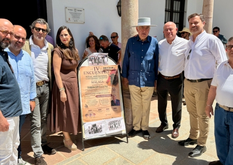 La Plaza de Toros de Antequera acoge el IV Encuentro de Peñas Taurinas de la provincia y en el homenaje al ganadero y aficionado J...