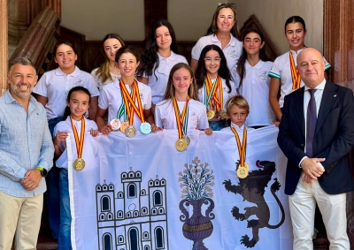 Manolo Barón recibe al Club Hípico Antequera tras sus éxitos en el Campeonato de España de Salto con Ponis