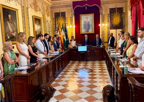 El Pleno del Ayuntamiento de Antequera guarda un minuto de silencio en memoria de los ex concejales Pascual Guardeño y Juan Roldán...