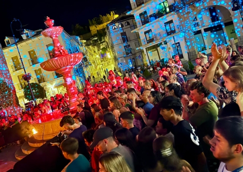 El Andalucía Antequera Light Fest 2026 culmina una edición de récord celebrando el décimo aniversario del Sitio de los Dólmenes co...