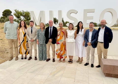 La consejera Patricia del Pozo y el alcalde Manolo Barón conmemoran en los Dólmenes de Antequera el décimo aniversario de su decla...