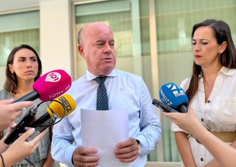 Manolo Barón aclara el funcionamiento del programa de tarjetas monedero y pide al PSOE rigor para no generar confusión entre las f...