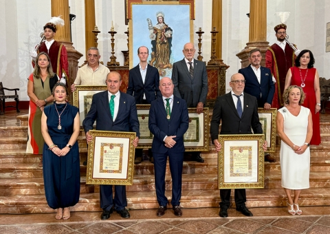 La Real Colegiata de Santa María acoge la entrega de las Distinciones de Honor de Antequera 2026 en una jornada de reconocimiento ...