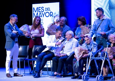 Los antequeranos Francisco Martín Ruiz y María Pineda Fernández, homenajeados por sus cien años de vida en la gala del XV Mes del ...