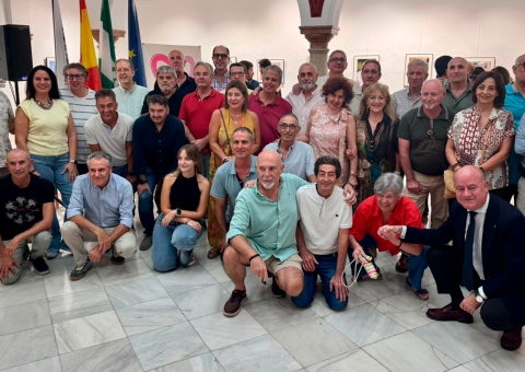 El alcalde Manolo Barón asiste a la inauguración de la XXXII Muestra de Fotógrafos Antequeranos, que reúne a 46 autores en la sala...