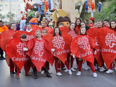 Voluntarios de Cáritas Antequera en su particular pasacalles solidario para concienciar a los antequeranos de cara a ayudar a los ...