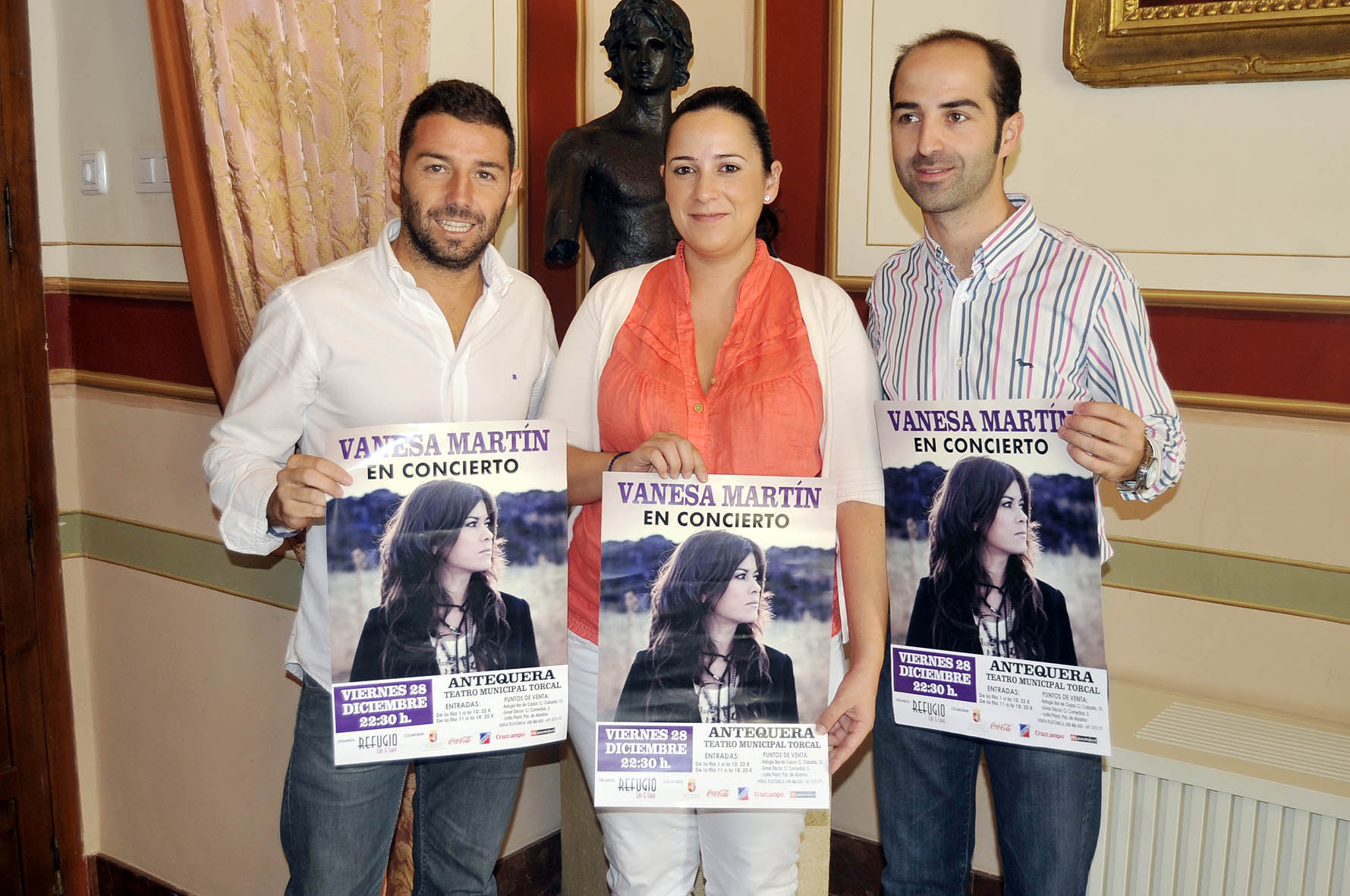 Los promotores Juan Rosas y David Gallego junto a la teniente de alcalde Ana Cebrián en la presentación del concierto de Vanesa Ma...