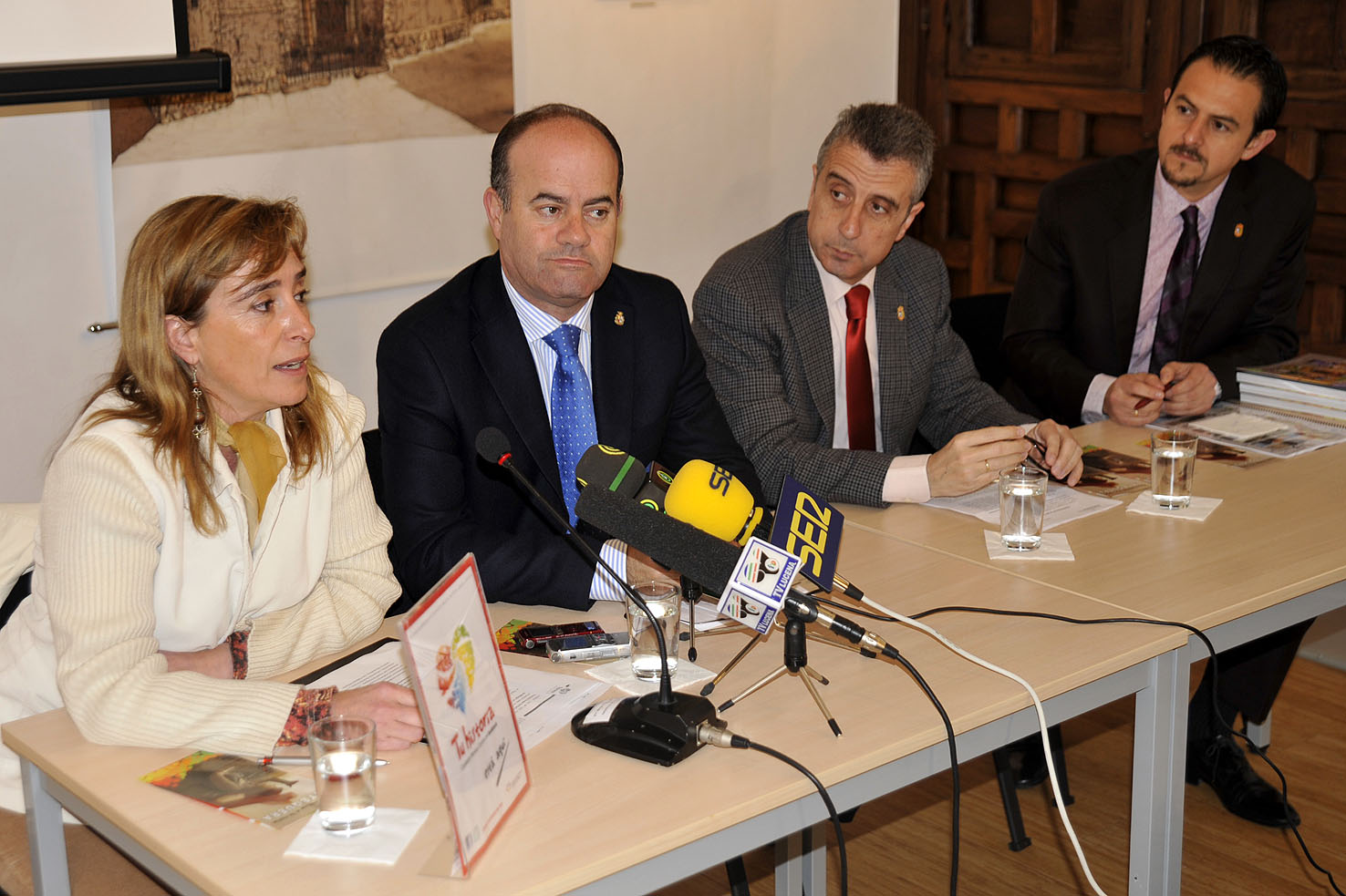 La teniente de alcalde Belén Jiménez expuso los productos y peculiaridades más importantes de nuestra ciudad como destino turístic...