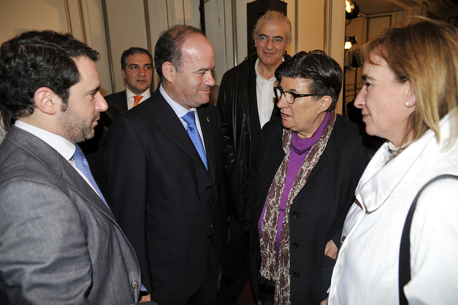 El alcalde de Antequera, Manuel Barón, y los teniente de alcalde Belén Jiménez y José Ramón Carmona con la periodista radiofónica ...