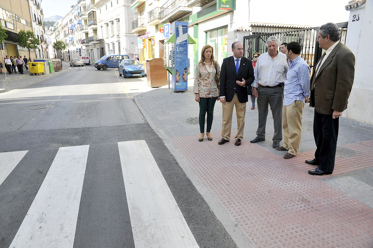 Además de adecuar vados y rampas, también se ha aprovechado la ocasión para rebajar la altura del badén existente en las inmediaci...